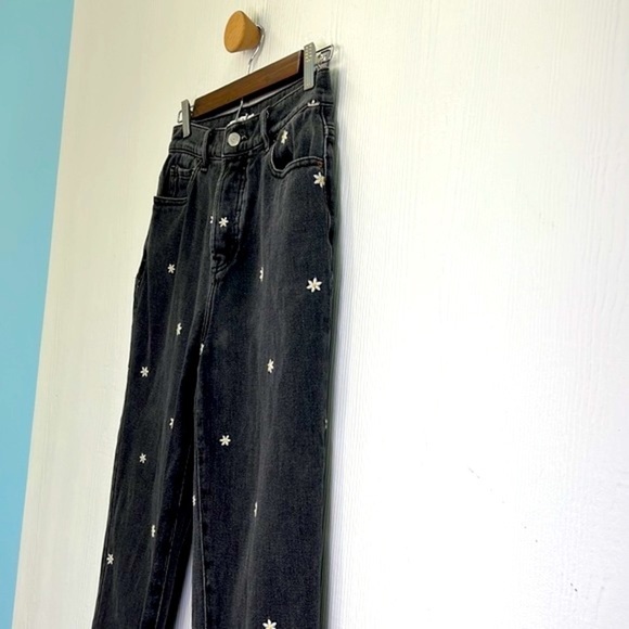 Pacsun - Black Stonewashed Embroidered Daisy High Rise Straight Jeans Size 25 - Picture 5 of 12